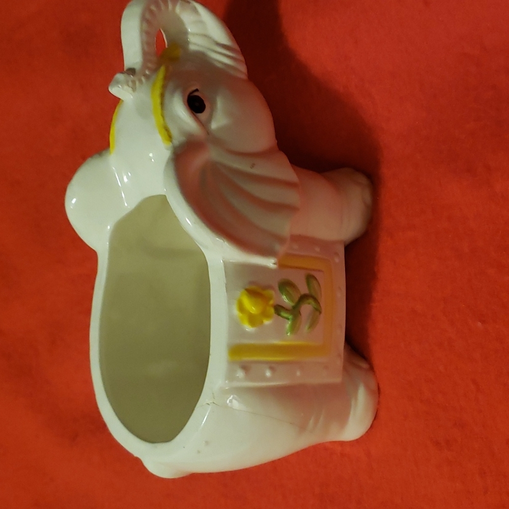 Elephant figurine accessories holder/planter - Picture 8 of 8